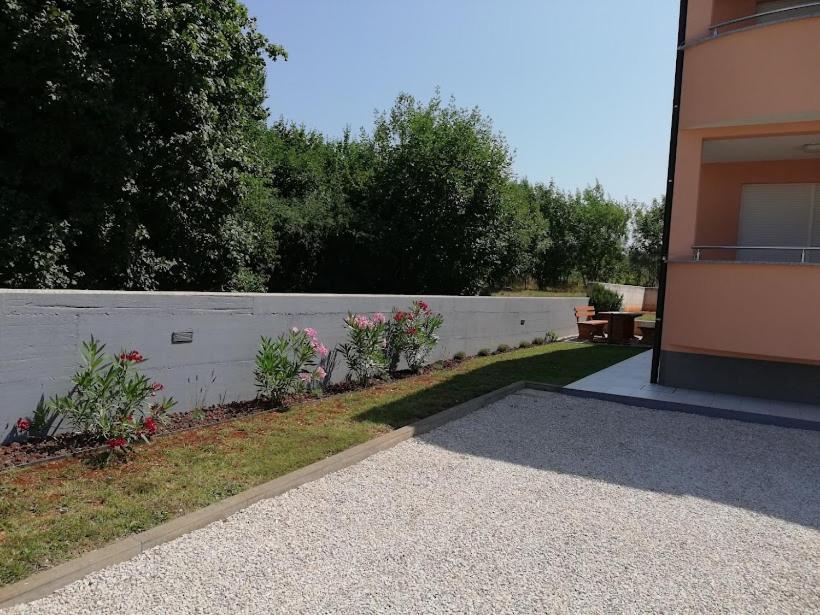 Apartments Oleander Lovrecica-Residence With Pool Exterior photo